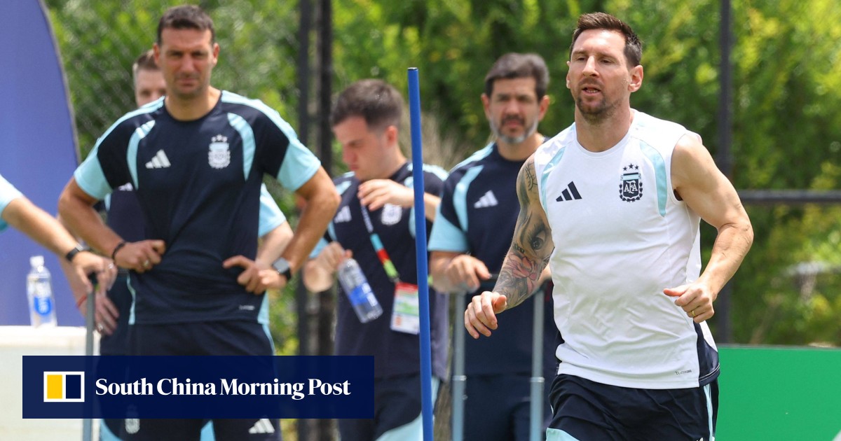 Coach says Argentina not feeling pressure of being World Cup co-favourites, Messi to start