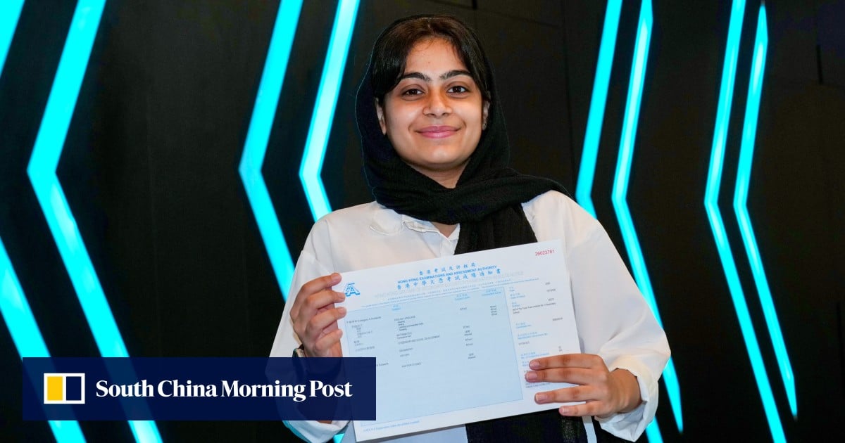 How ethnic minority students overcame language barriers to score high on DSE exams