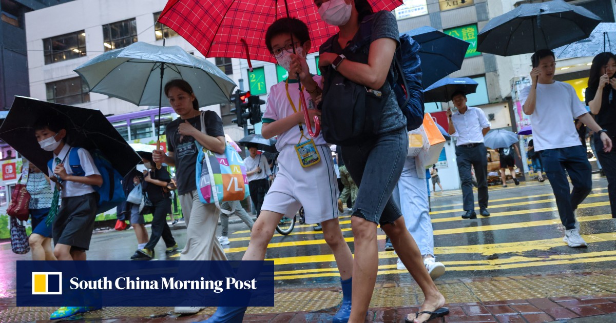 Hong Kong issues amber rainstorm warning, urges public to take precautions
