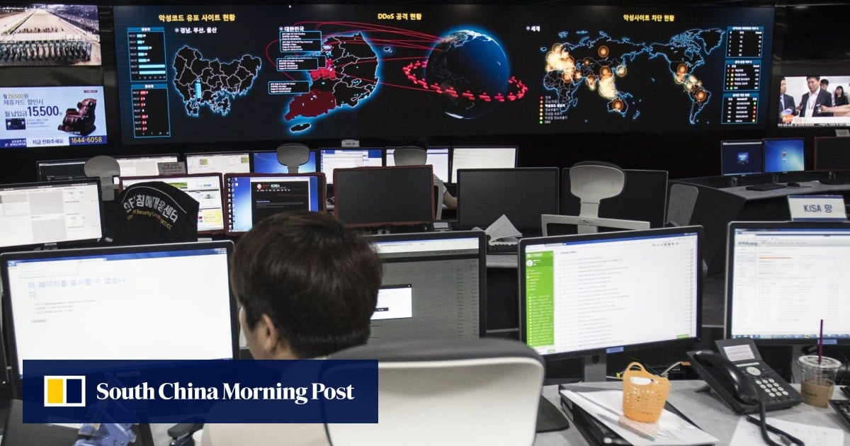 Officials at the Korea Internet & Security Agency (KISA) check Internet systems at the KISA situation room amid reports that several computers were struck by a new type of ransomware the previous night, in Seoul, South Korea, on June 28, 2017 (Ảnh: EPA)