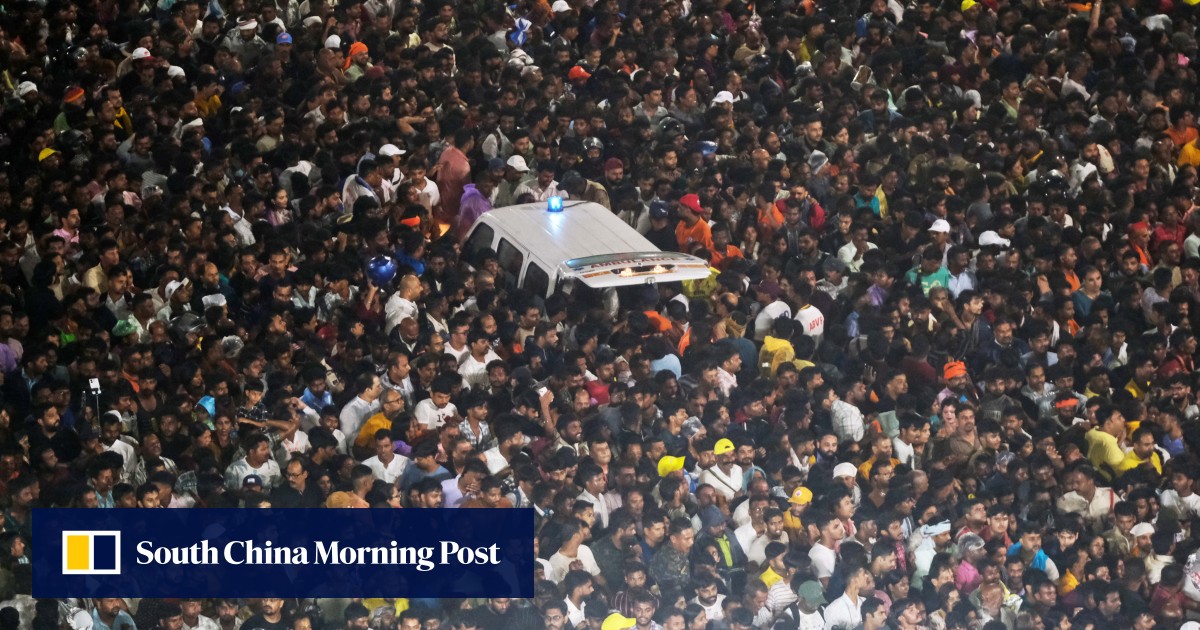 1 dead, nearly 100 injured in crush at India chariot festival