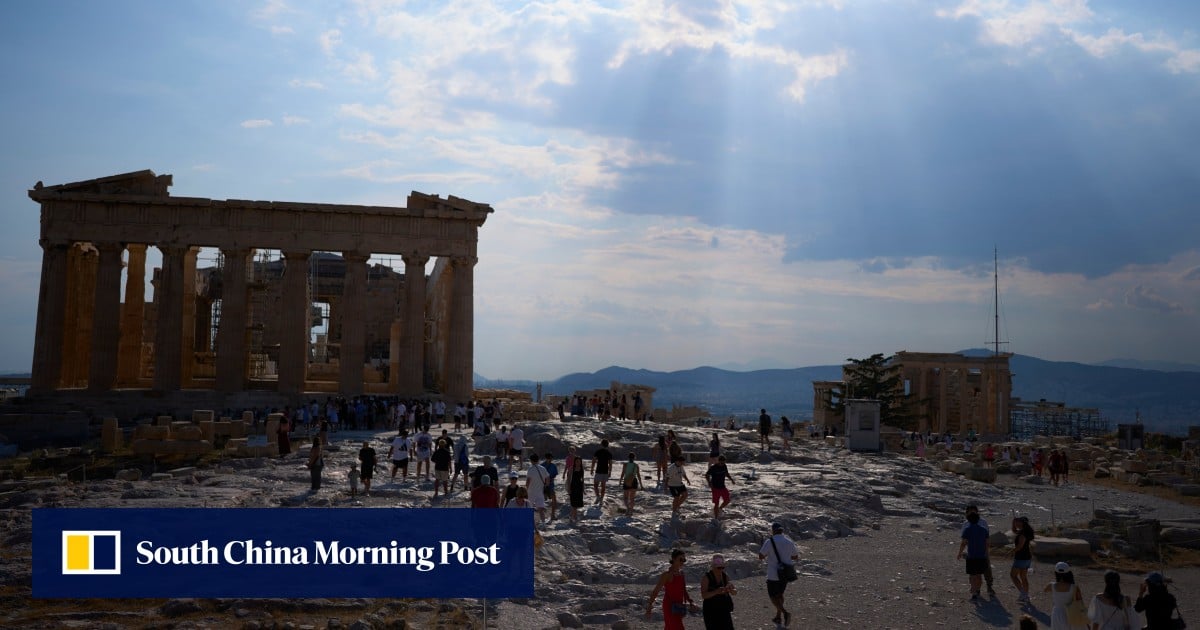 Man stabs tourists near Greece’s Acropolis Man stabs tourists near Greece’s Acropolis