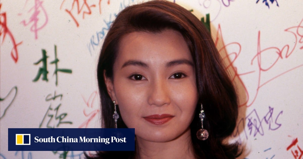 Nữ diễn viên Hong Kong Maggie Cheung tạo dáng chụp hình năm 1991, cô hoạt động sôi nổi từ 1984 đến 2010 với nhiều vai diễn đa dạng từ nhân vật “bình hoa” đến những vai khó hơn (Ảnh: SCMP/TVB Weekly)