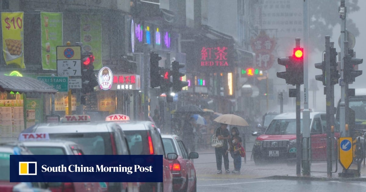 Áp thấp nhiệt đới gần Philippines có thể mạnh lên thành bão và tiến gần Hong Kong vào cuối tuần này (Ảnh: Sam Tsang)