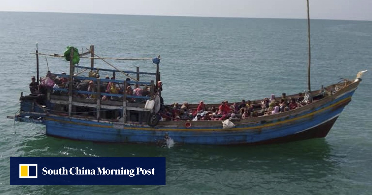 Một chiếc thuyền chở người tị nạn Rohingya cố gắng vào Malaysia tại đảo nghỉ dưỡng Langkawi phía đông bắc vào tháng 1 năm ngoái (Ảnh: AP)