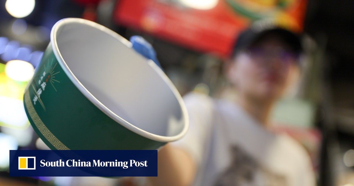Food court stalls caught off guard by rules over plastic serving containers