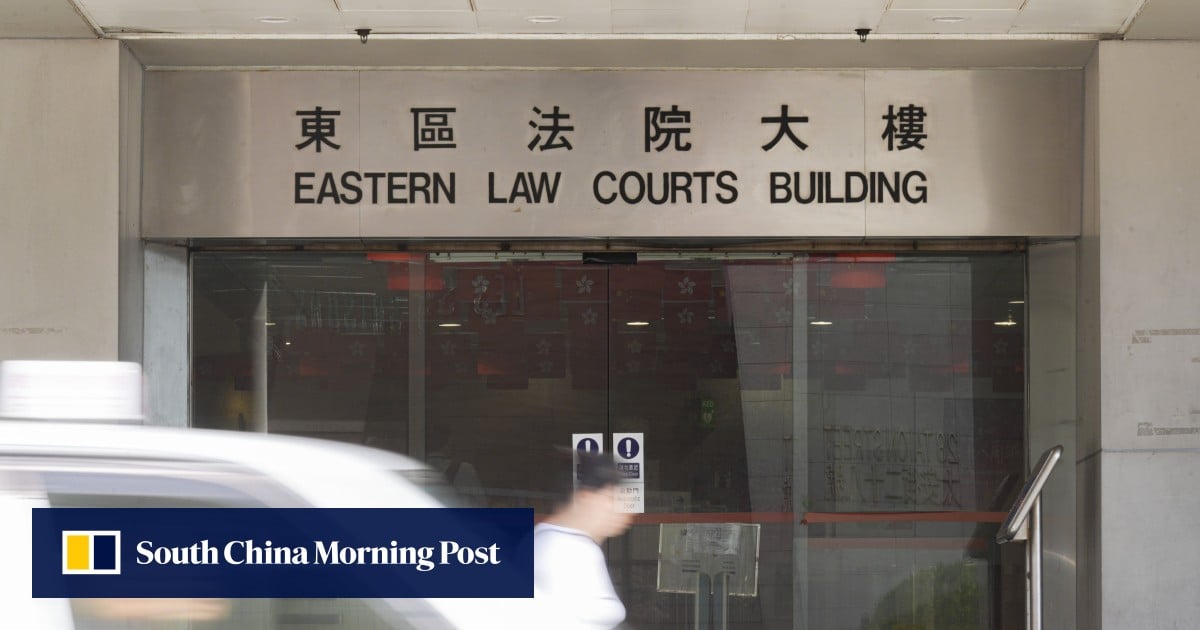 Thẩm phán David Cheung đã hoãn phiên tòa đến ngày 23 tháng 9 và gia hạn tại ngoại cho bị cáo (Ảnh: Eugene Lee)