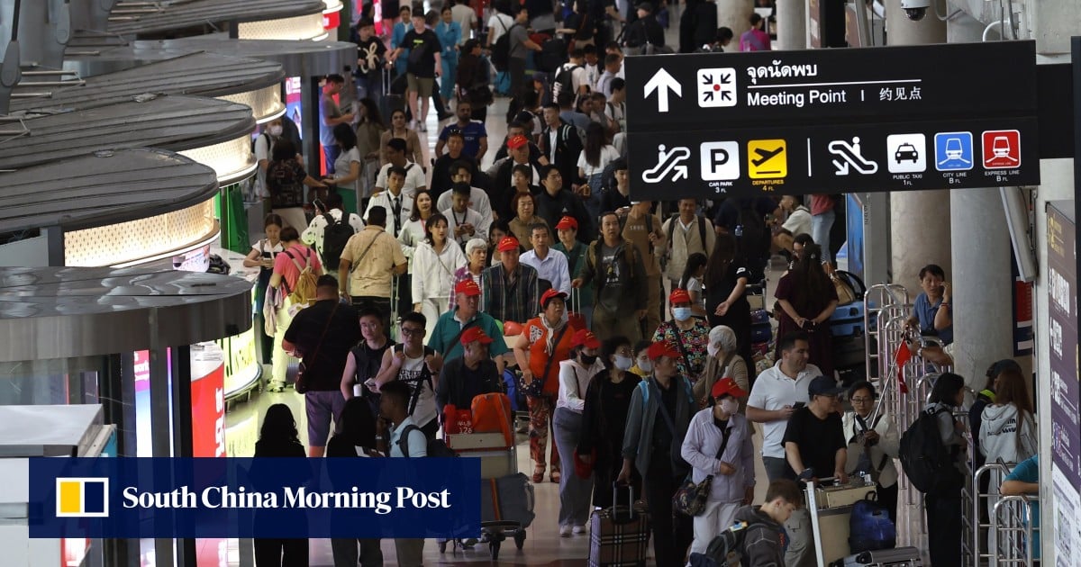 Bangkok airport apologises after clash with Chinese tourists at boarding gate