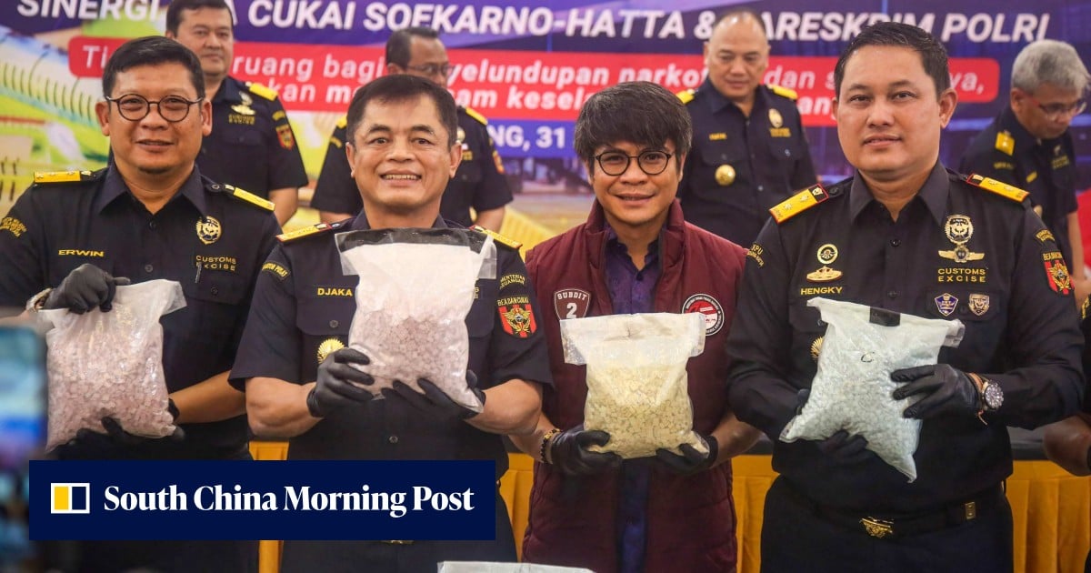 Malaysia Airlines parent orders mandatory drug testing for pilots after arrest