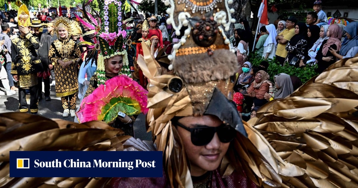 Indonesian Islamic body warns against cross-dressing in Independence Day games