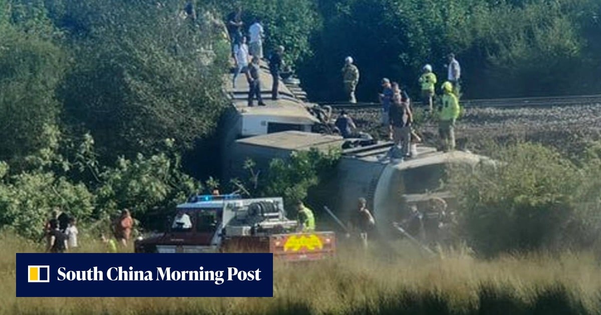 11 injured, as UK train derails and carriages flip