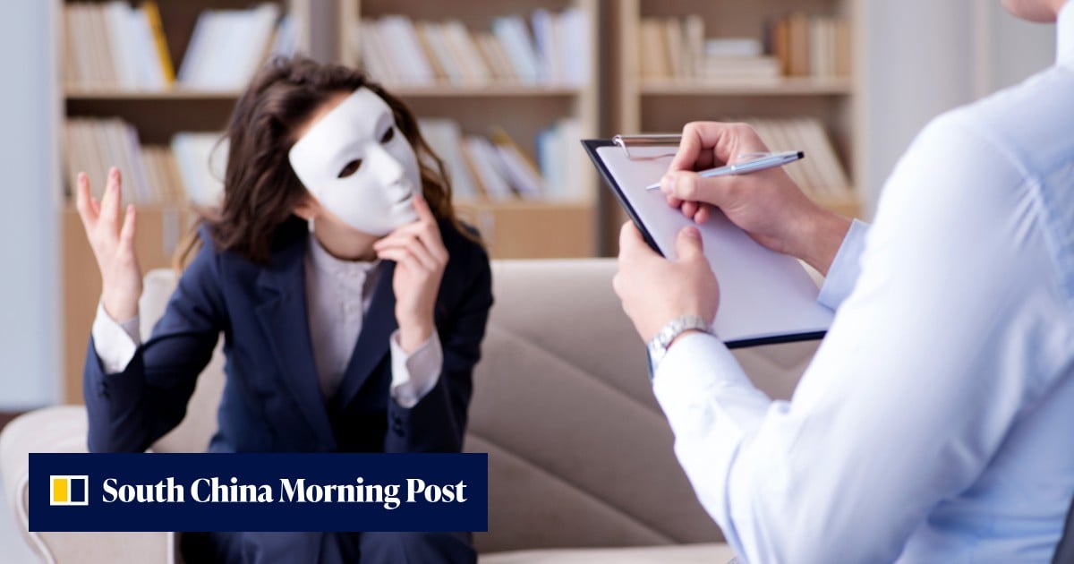 Chinese coaches help women heal from narcissists; spot signs, escape toxic relationships