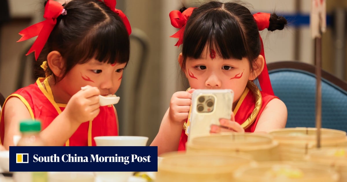 34% of kindergarten pupils spend at least an hour a day on social media, study shows