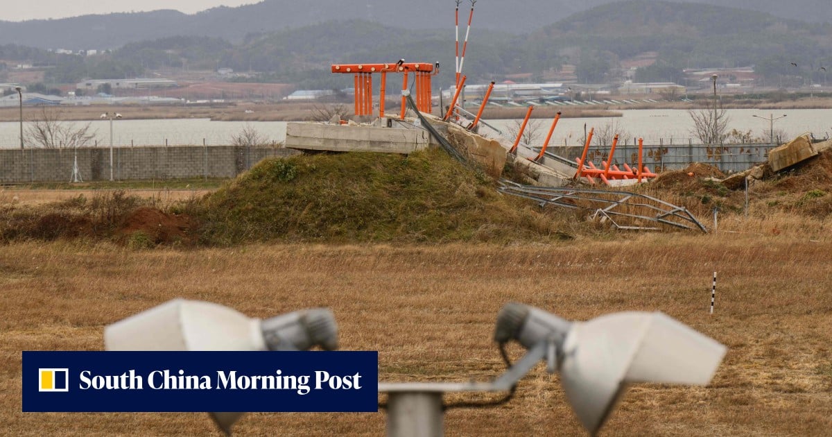 South Korean police look to charge 7 for lying about concrete structure in Jeju Air crash