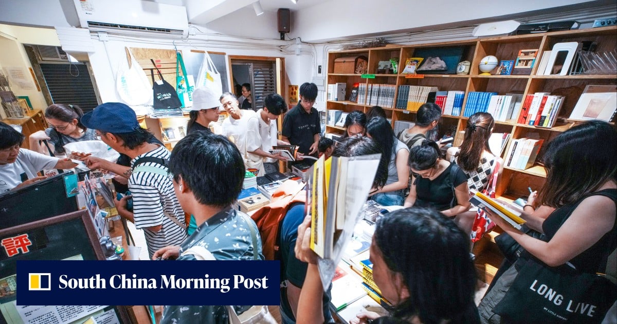 Long queues mark final day as Hong Kong bookstore closes after raid