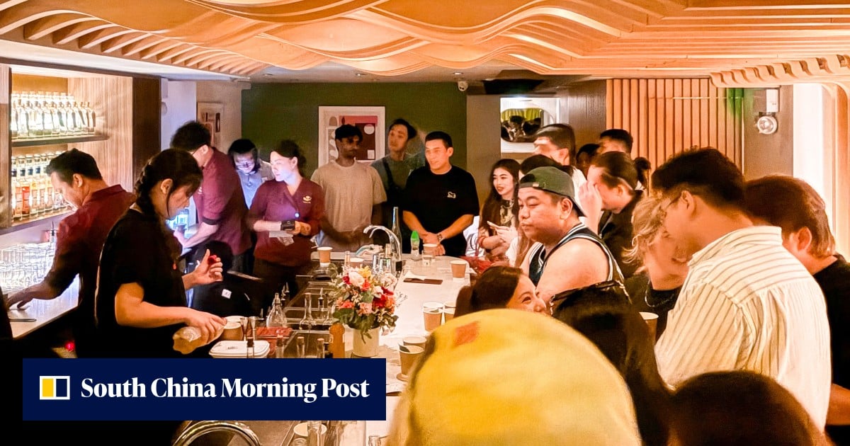 Central bar packed as Hongkongers aim to raise HK$50,000 for Nepal flood relief