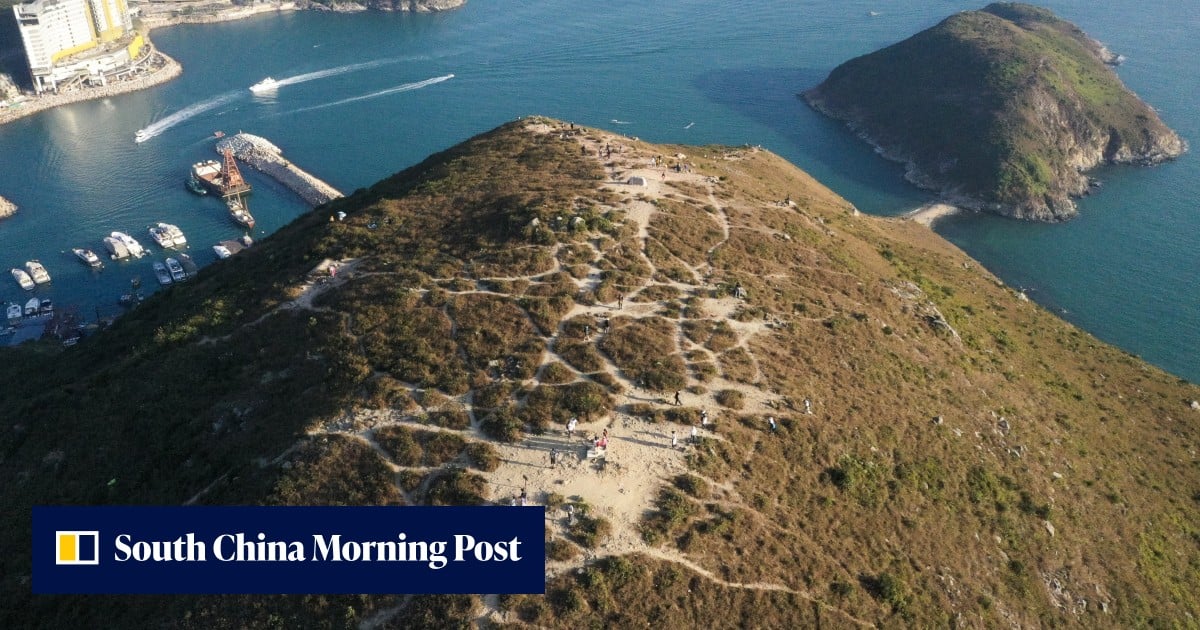 Elderly hiker airlifted to hospital after collapsing at scenic spot in Hong Kong