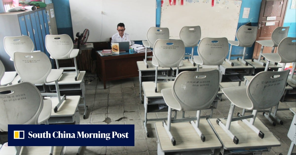 More schools close in Indonesia as haze worsens