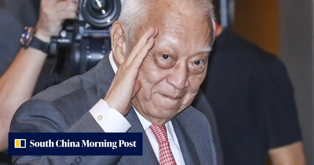 Mainland Chinese pay tribute to Tung Chee-hwa for opening door to Hong Kong