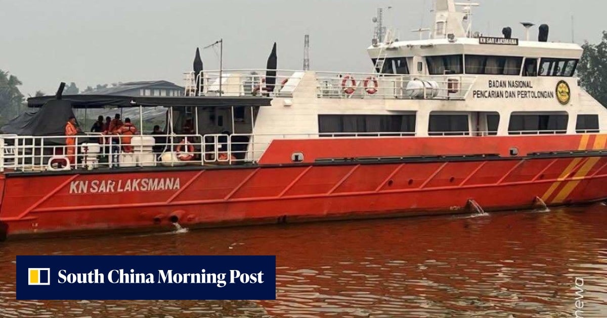 Indonesian ship with 240 passengers aboard loses contact in Java Sea
