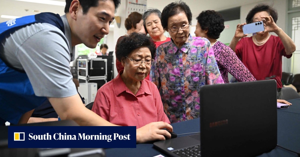 South Korea’s ‘grey digital divide’ leaves seniors pleading for help
