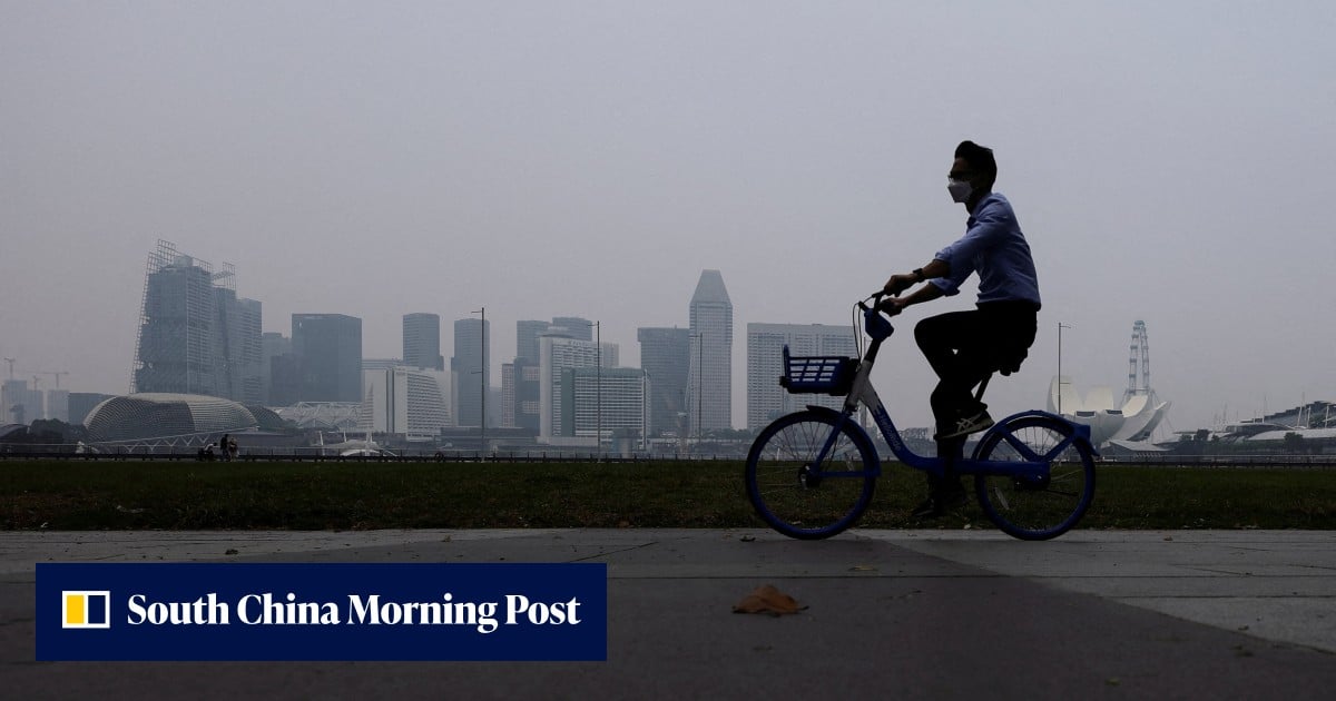 Air quality across Singapore reaches unhealthy levels from Indonesian wildfires