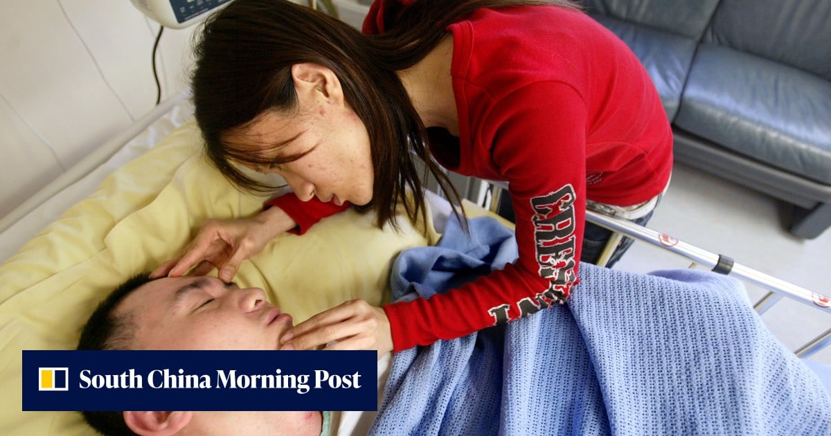 Hong Kong police officer left paralysed in 2005 knife attack dies