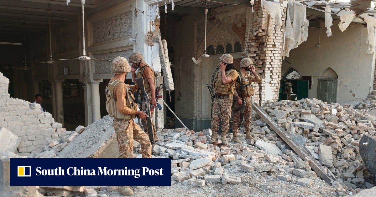 31 dead in Pakistan after suicide bomber, gunmen attack police complex