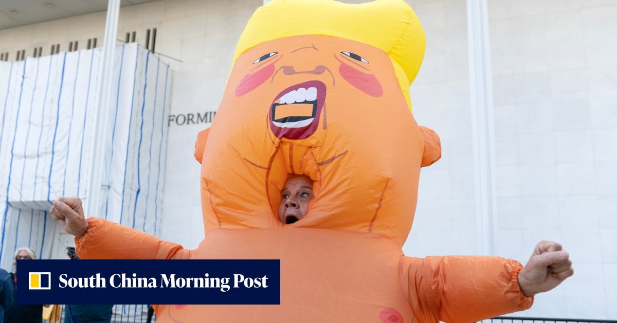 Protesters surround Kennedy Centre over Trump demolition fears