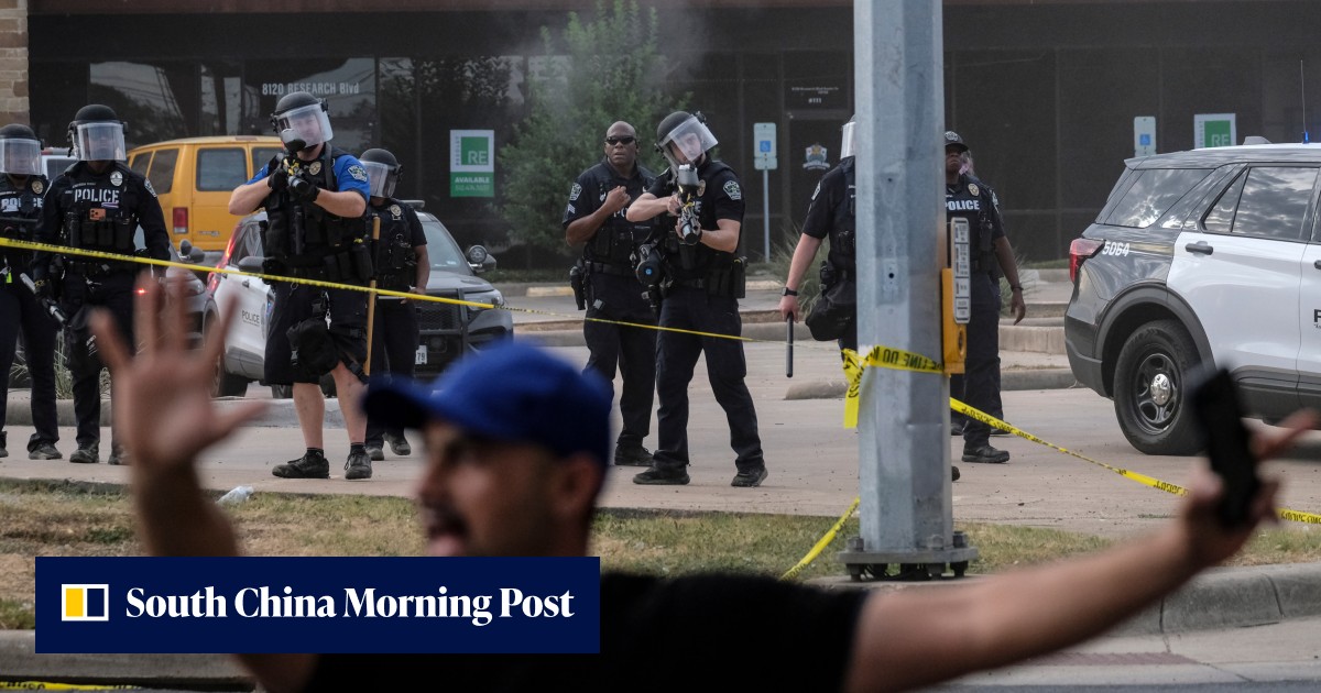 ICE agent shoots and wounds man in Texas