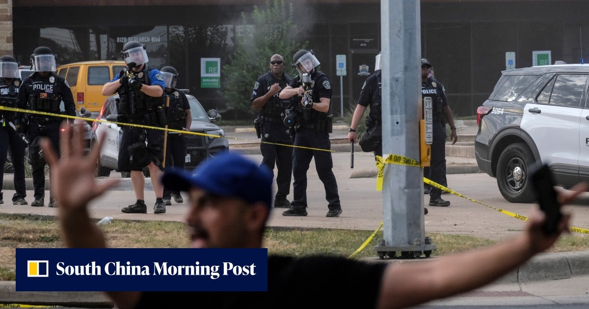 ICE agent shoots and wounds man in Texas ICE agent shoots and wounds man in Texas