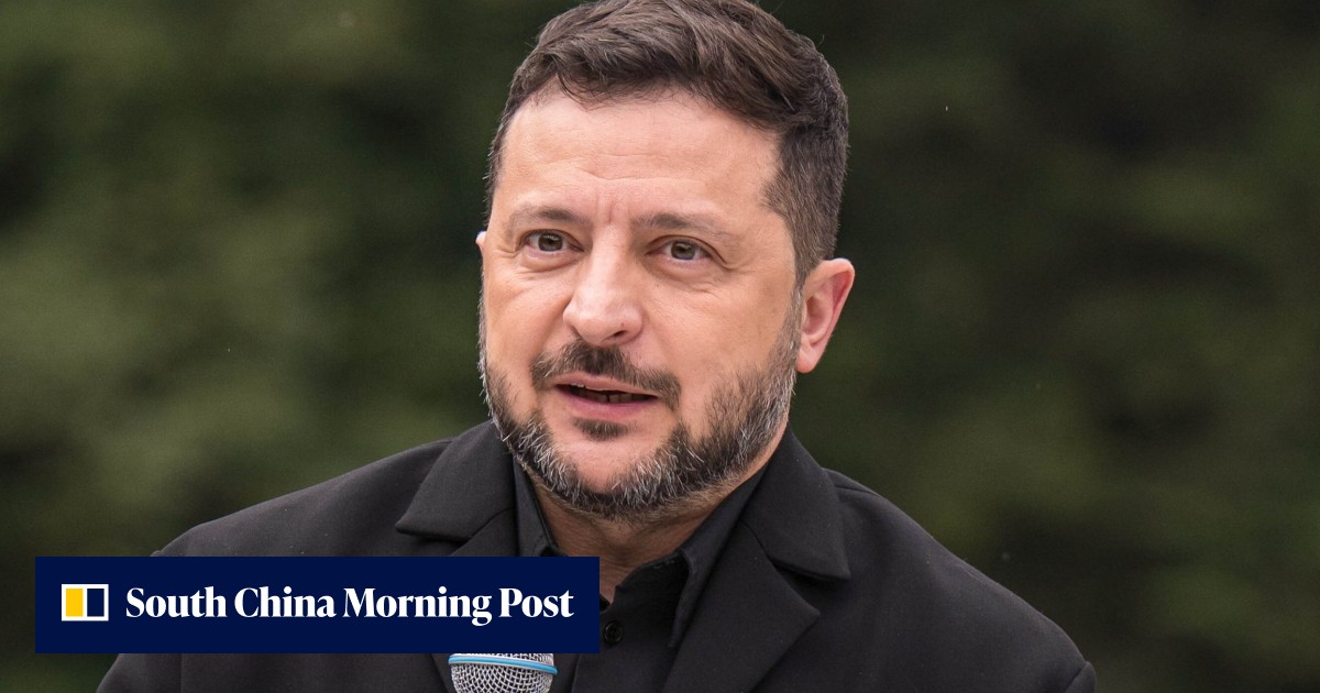 Zelensky and CIA chief meet during refuelling stop in Ireland