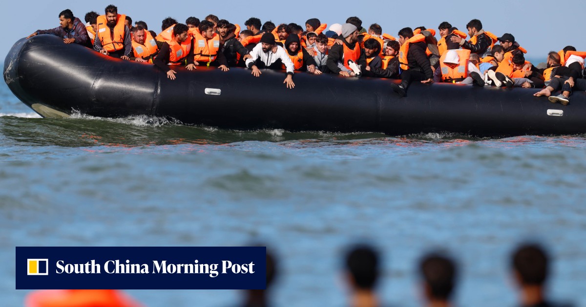 UK far-right activist arrested after migrant boat slashed in English Channel