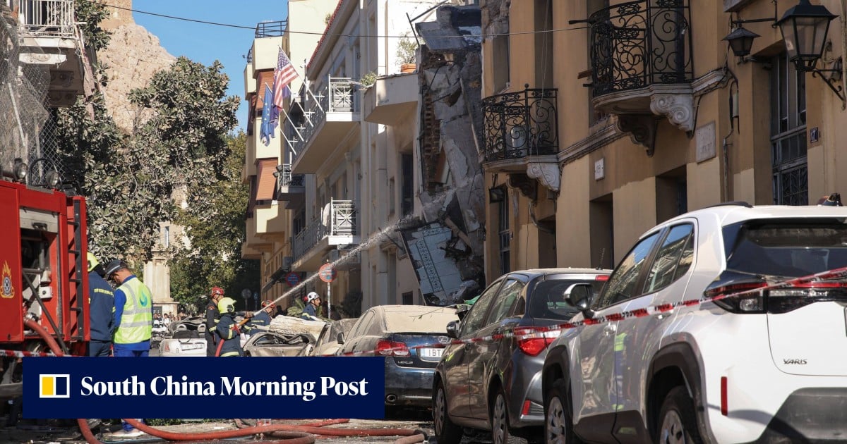 3 injured after explosion causes building collapse in Athens’ tourist centre