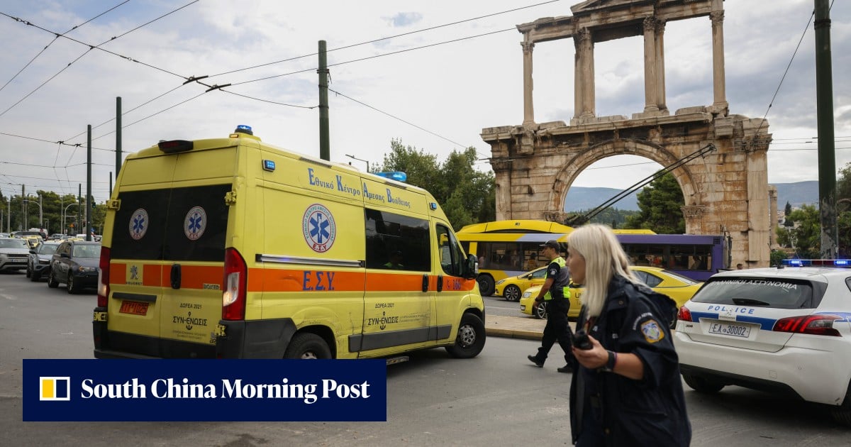 2 dead, 4 missing after explosion destroys building in Athens