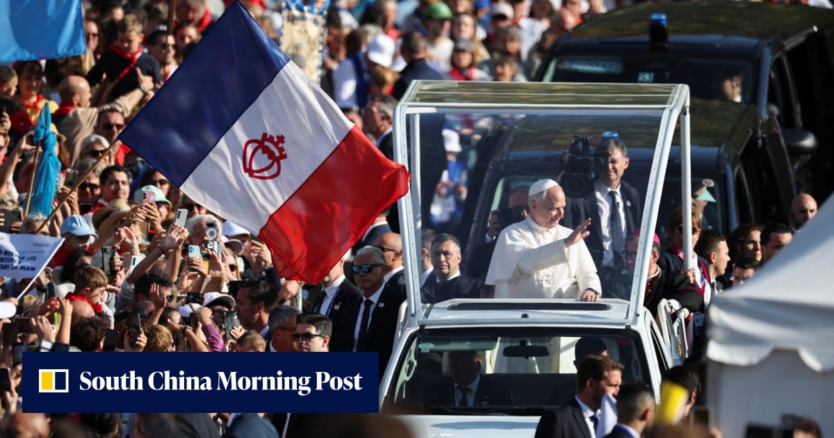 Pope meets victims of sex abuse, urges ‘wise leaders’ as French election looms