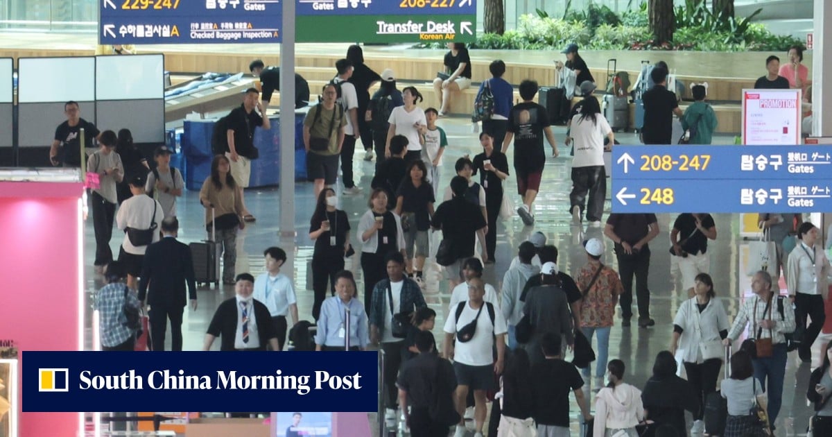 In South Korea, plan to serve deportees airline meals splits officials