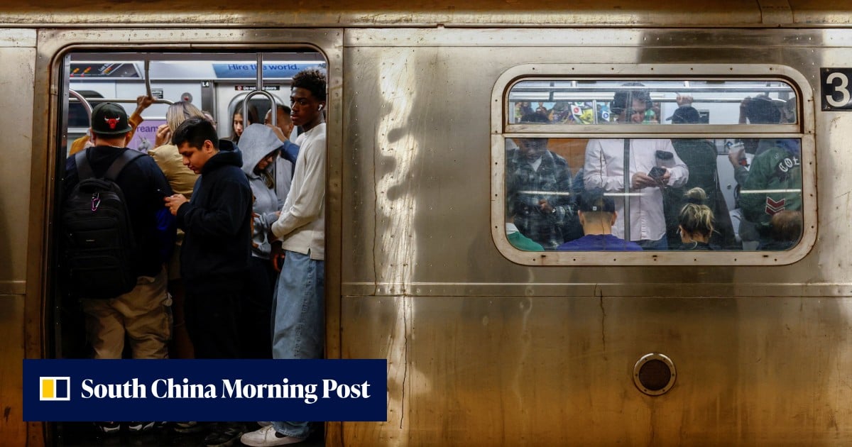 紐約地鐵驚悚意外：男子背包卡門遭列車拖行轢斃