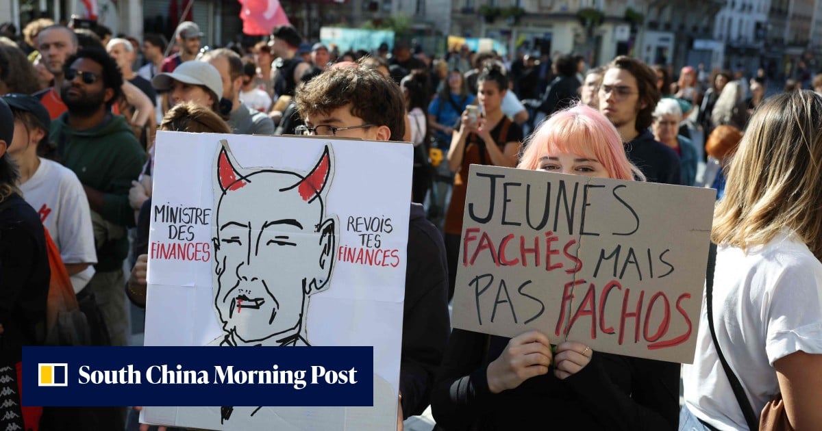 Hundreds of schools to close on Monday as education protests rock France