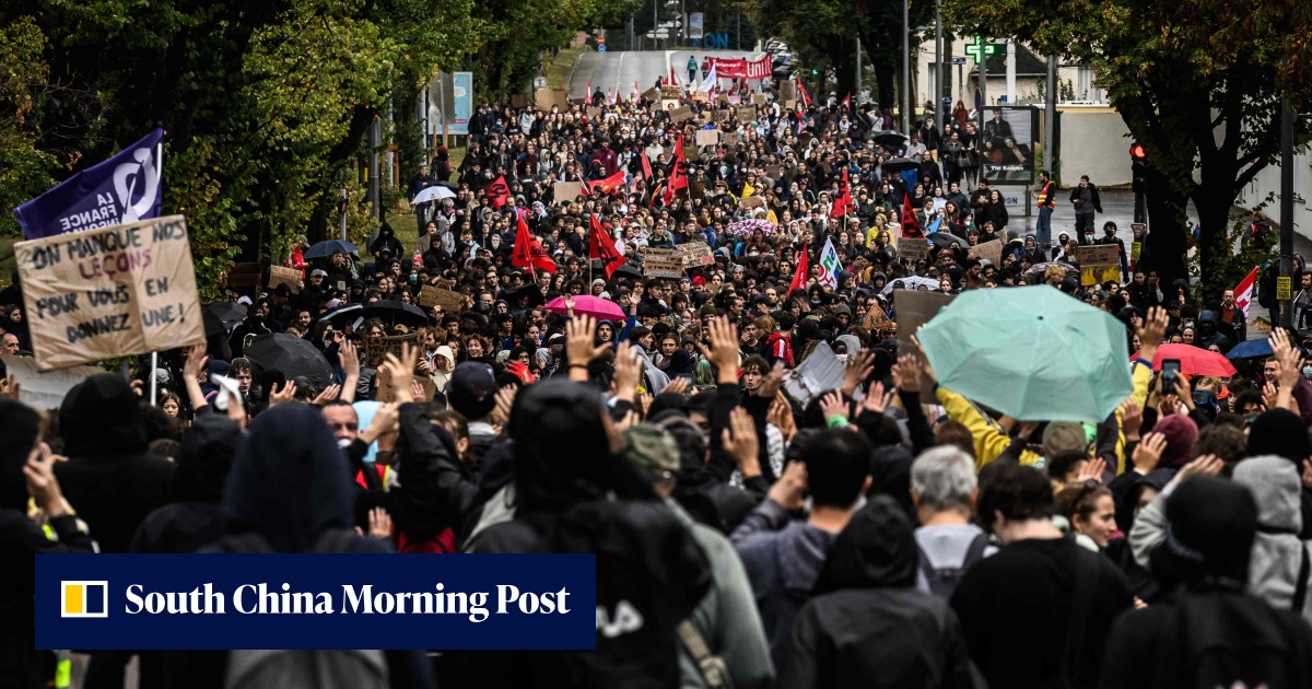 French school blockades continue despite PM’s pledge to act