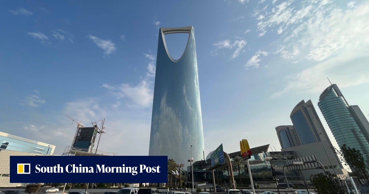 Saudi closes Riyadh skyscraper as chopper pilots killed near Yemen