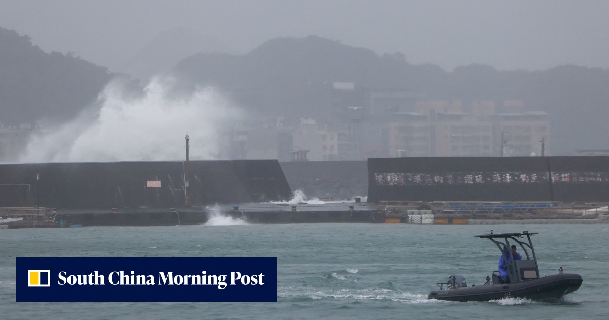 Typhoon Champi grounds hundreds of Taiwan flights, threatens Shanghai and Japan