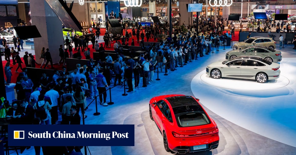 Foreign carmakers' share of China market falls below 30%