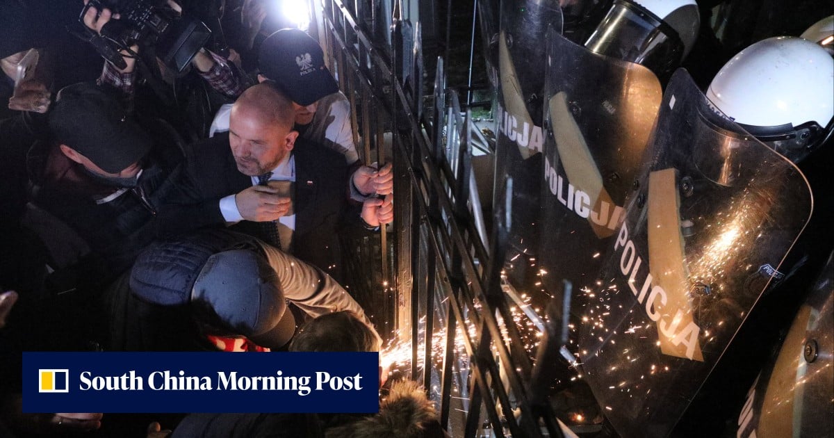 Poland deploys riot police, as court chief’s ousting sparks crisis