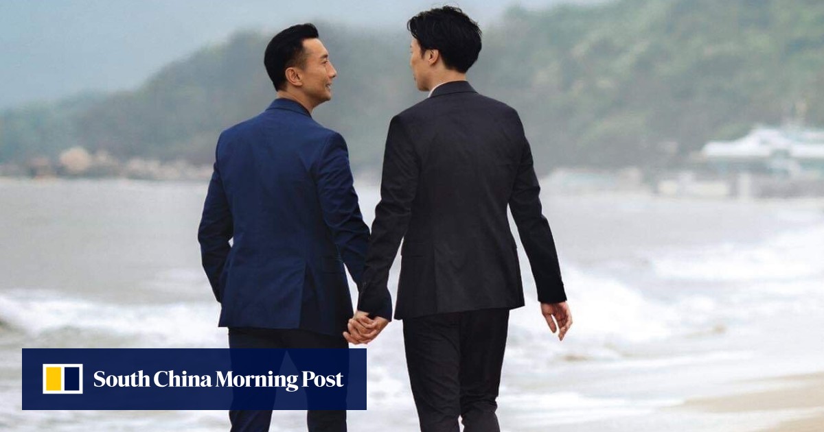 Cathay Pacific Advert Showing Same Sex Couple Banned From Hong Kongs 