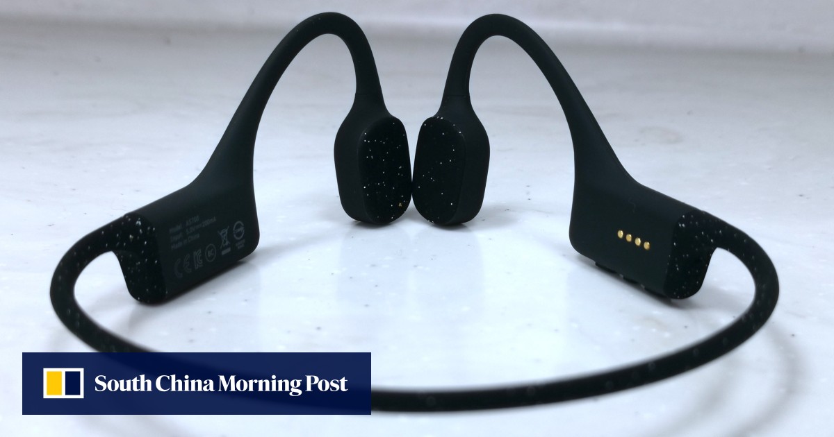 swimming headphones use bone conduction 
