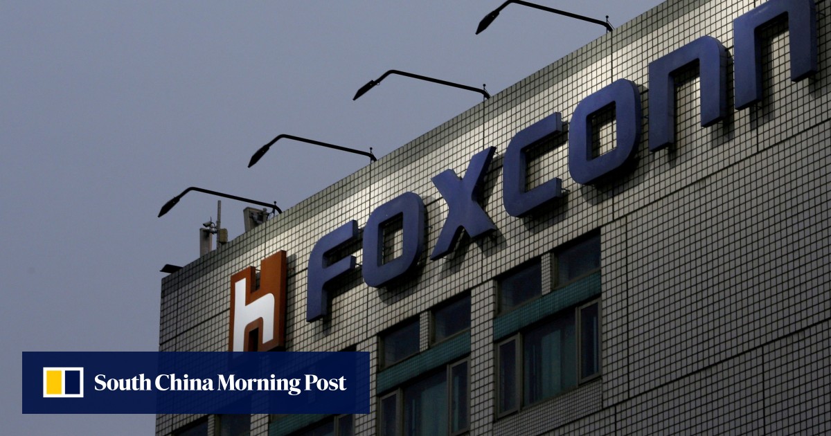 Apple supplier foxconn warns staff to keep away from shenzhen base