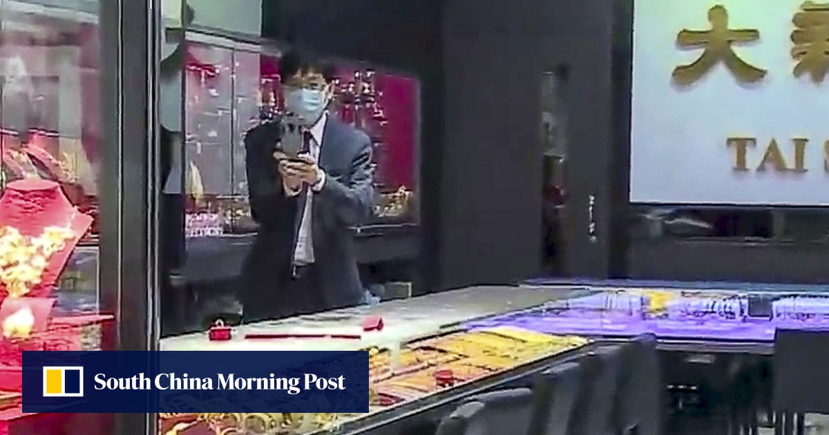Robbers Wielding Axes And Hammers Steal Hk 1 Million In Gold From Hong Kong Jewellery Store South China Morning Post