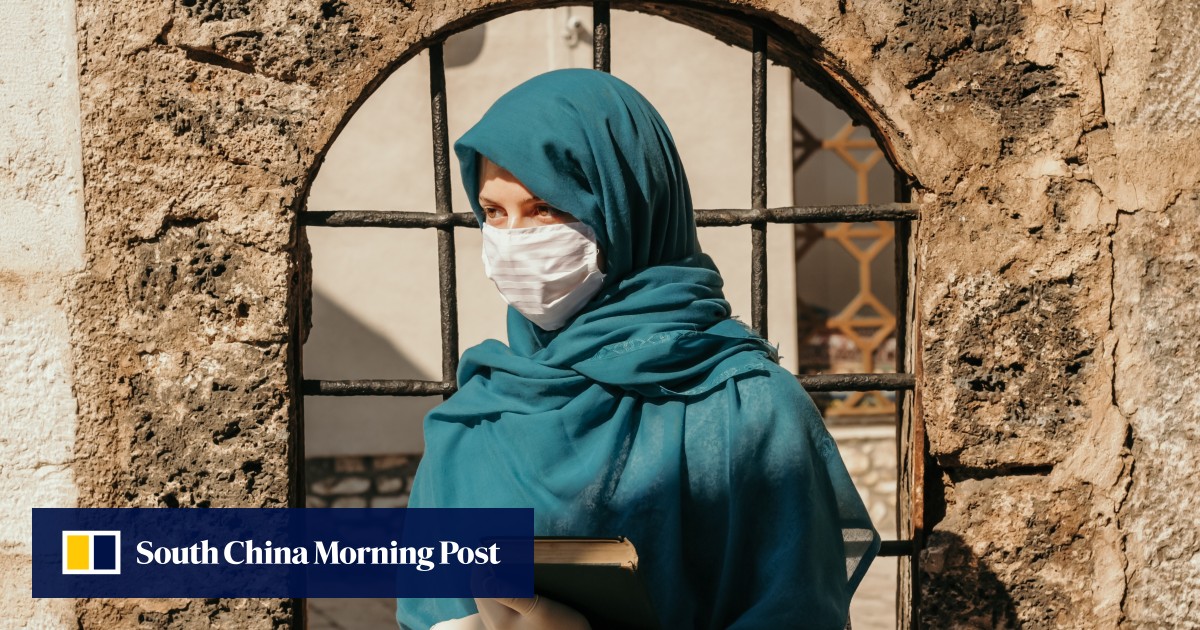 how to wear mask over hijab