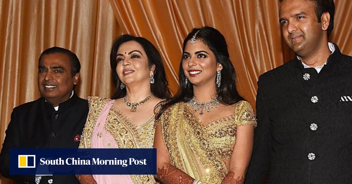 5 Ambani Family Secrets Mukesh And Nita Go On Undercover Street Food Dates And Isha Akash And Shloka Mehta Have Private Instagram Accounts South China Morning Post Luas bangunannya sekitar 4.532 meter persegi dan menjadi salah satu rumah pribadi paling mahal di dunia dengan nilai sekitar rp 14 triliun. 5 ambani family secrets mukesh and